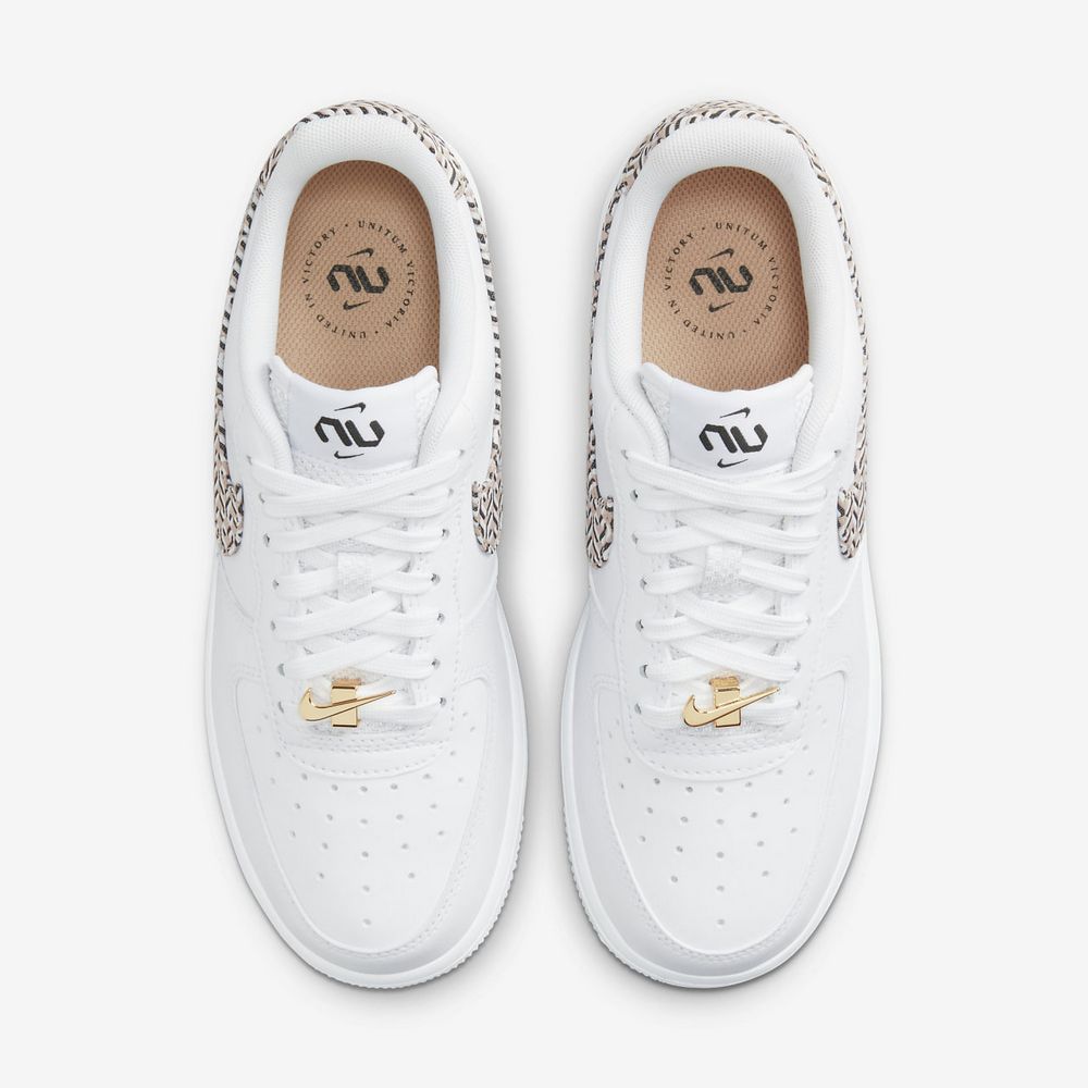 Кросівки Nike WMNS AIR FORCE 1 LX купити