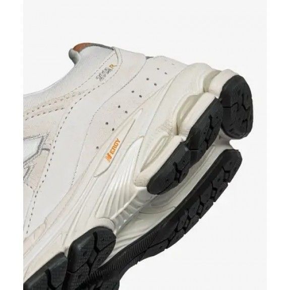 Кросівки NEW BALANCE 2002R купити