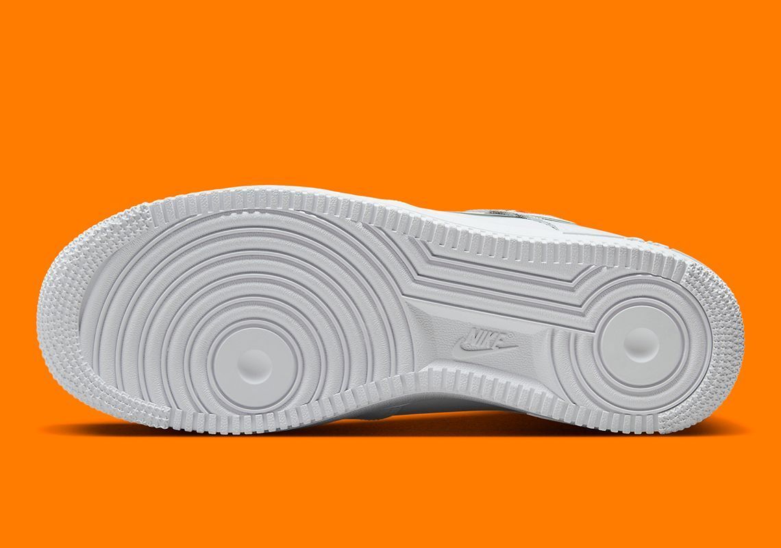 Кросівки чоловічі Nike Air Force 1 07 (FN7807-100) купити