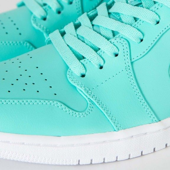 Кросівки JORDAN 1 RETRO LOW HYPER купити