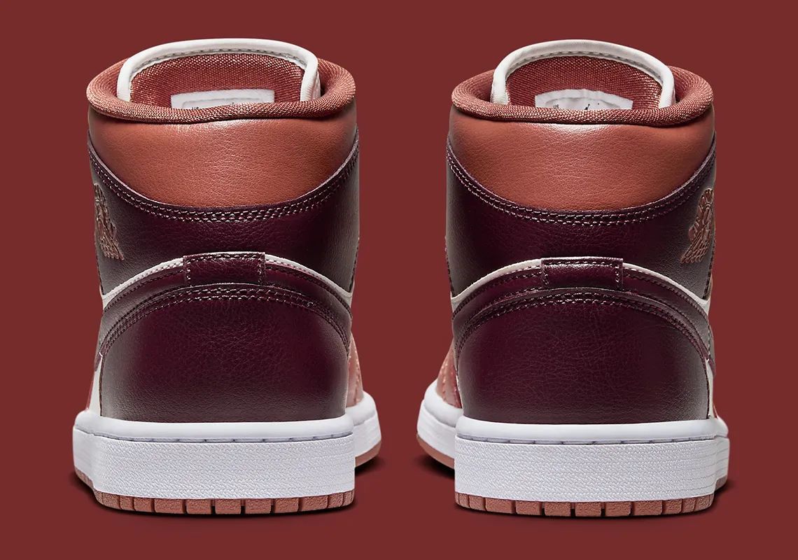 Кросівки JORDAN WMNS AIR 1 MID купить