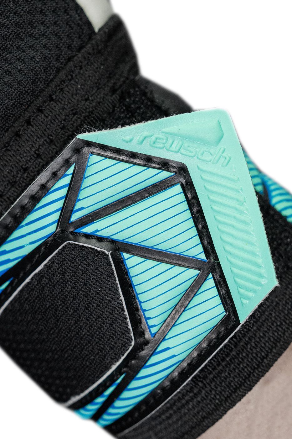 Вратарские перчатки Reusch Attrakt RE:GRIP NC Junior, 8