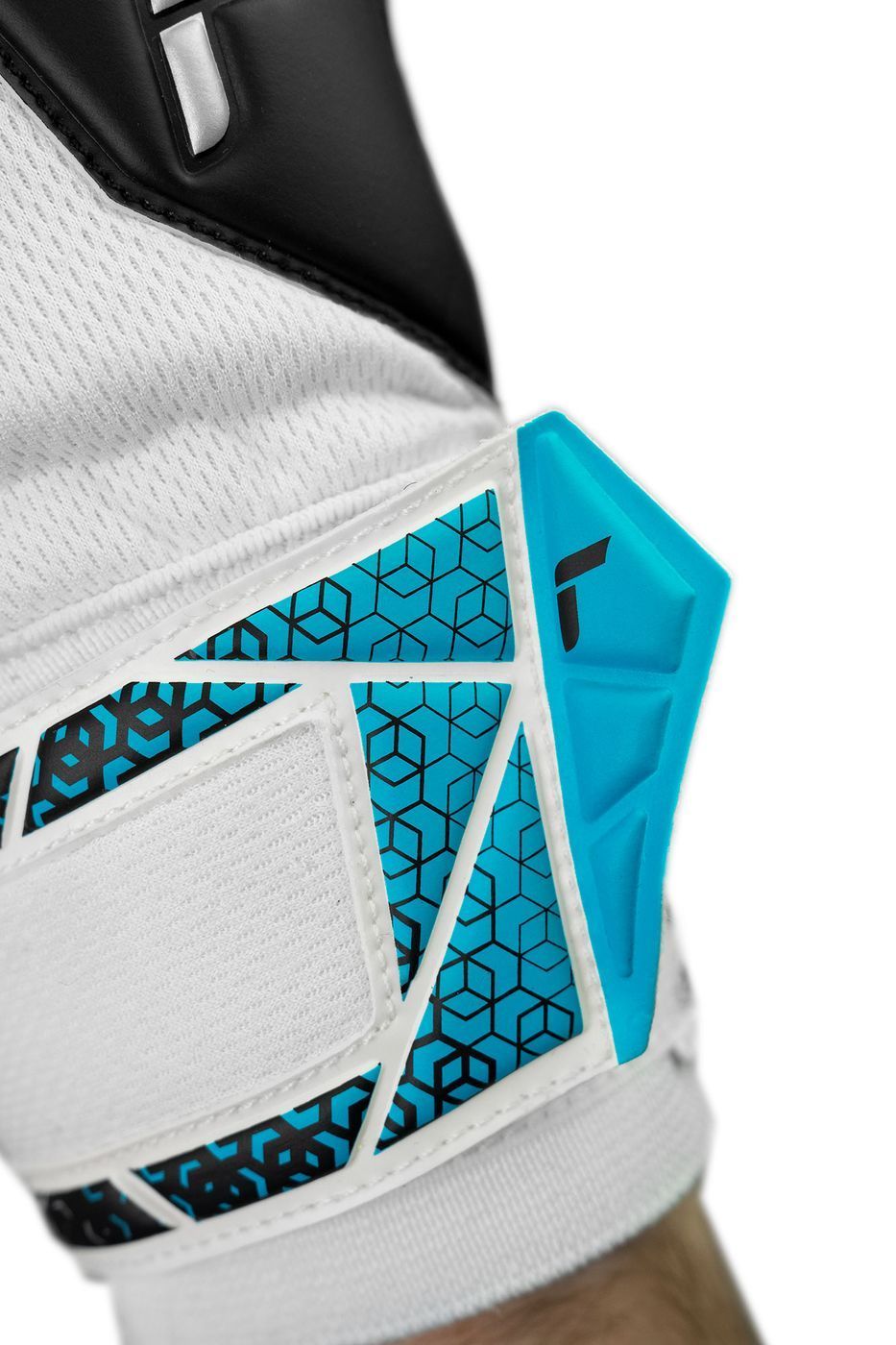 Вратарские перчатки Reusch Attrakt Infinity NC купить