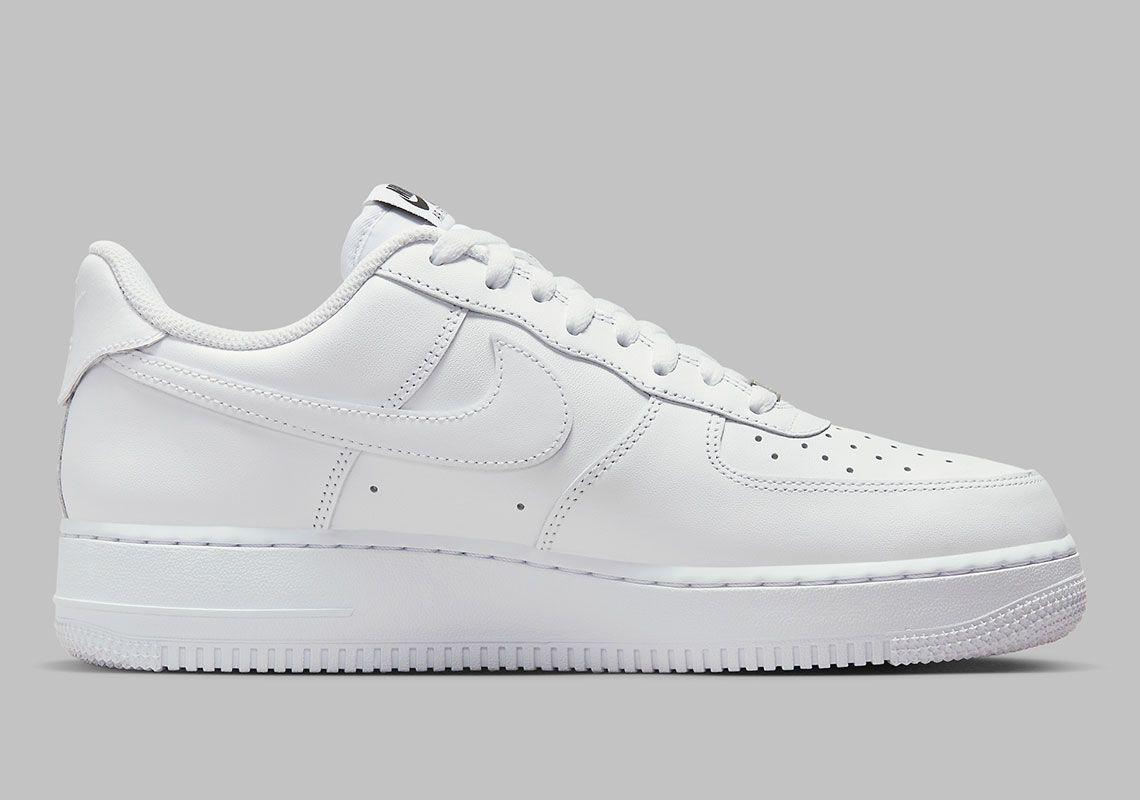Кросівки чоловічі Nike Air Force 1 Low Flyease Triple (FD1146-100) купить