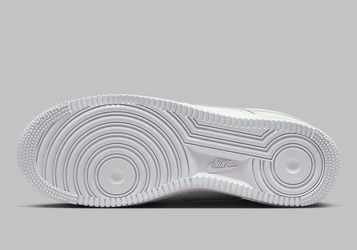 Кросівки чоловічі Nike Air Force 1 Low Flyease Triple (FD1146-100) купить