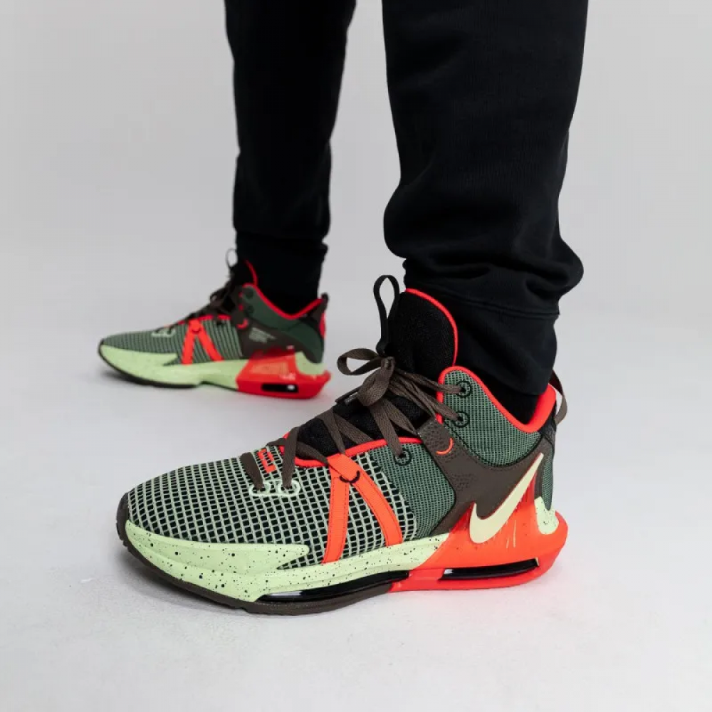 Кросівки Nike Lebron Witness VII купить