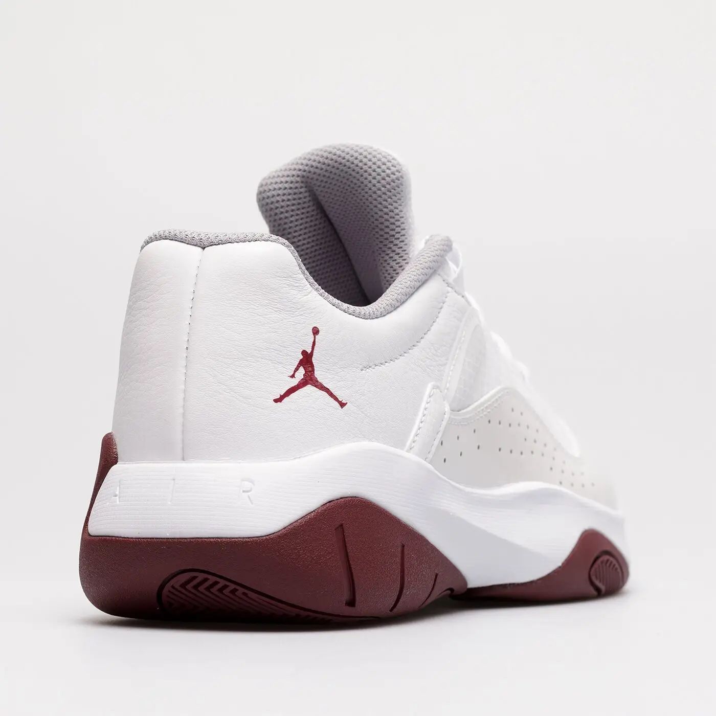 Кросівки AIR JORDAN 11 CMFT LOW купити