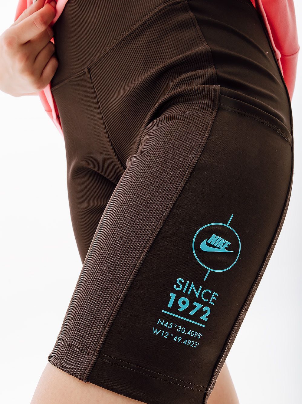 Шорты Nike W NSW TIGHT SHORT RIB SU купить