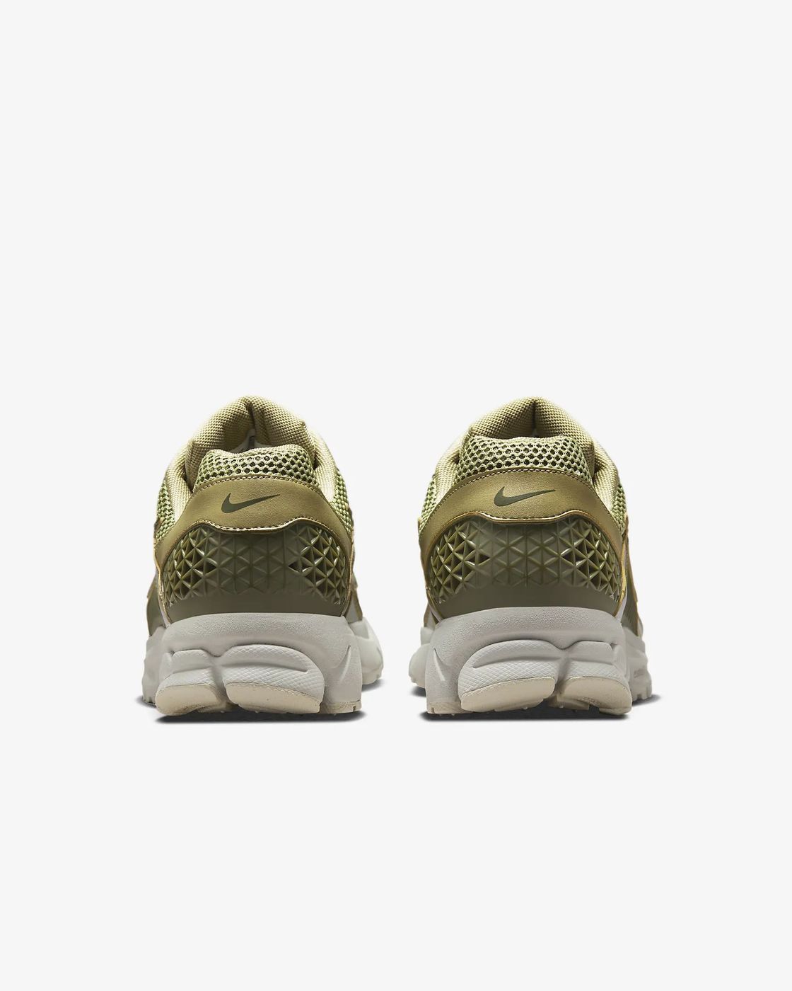 Кросівки Nike ZOOM VOMERO 5 купить