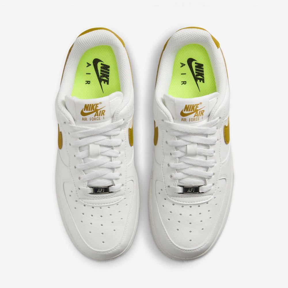 Кросівки Nike WMNS AIR FORCE 1 07 NN купити