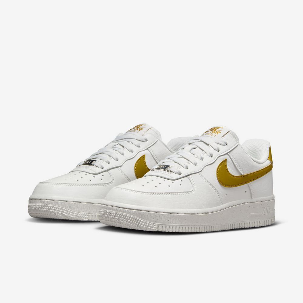Кросівки Nike WMNS AIR FORCE 1 07 NN купити