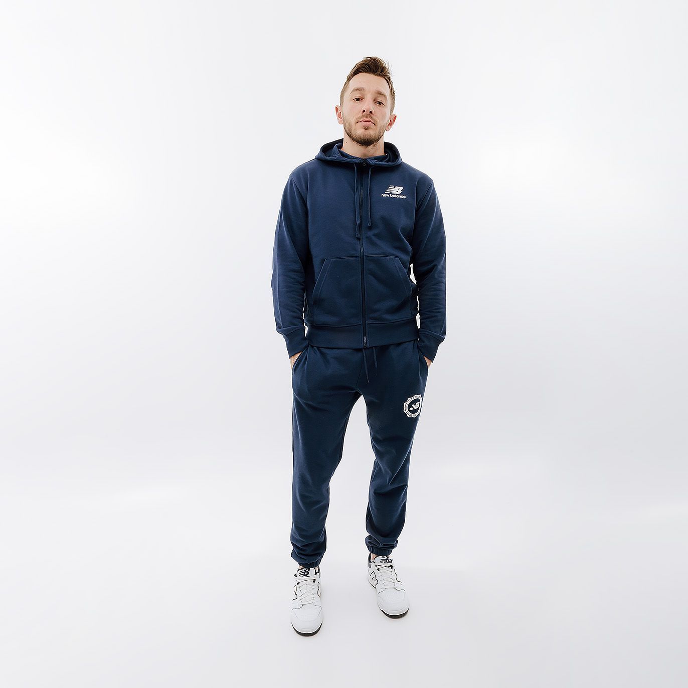 Куртка New Balance Essentials Stacked Logo FZ купить