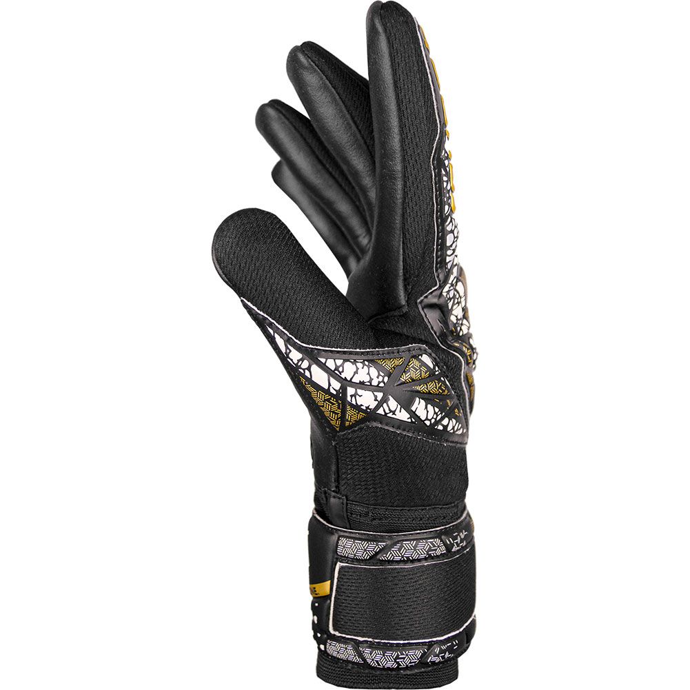 Вратарские перчатки Reusch Attrakt Silver NC Finger Support купить