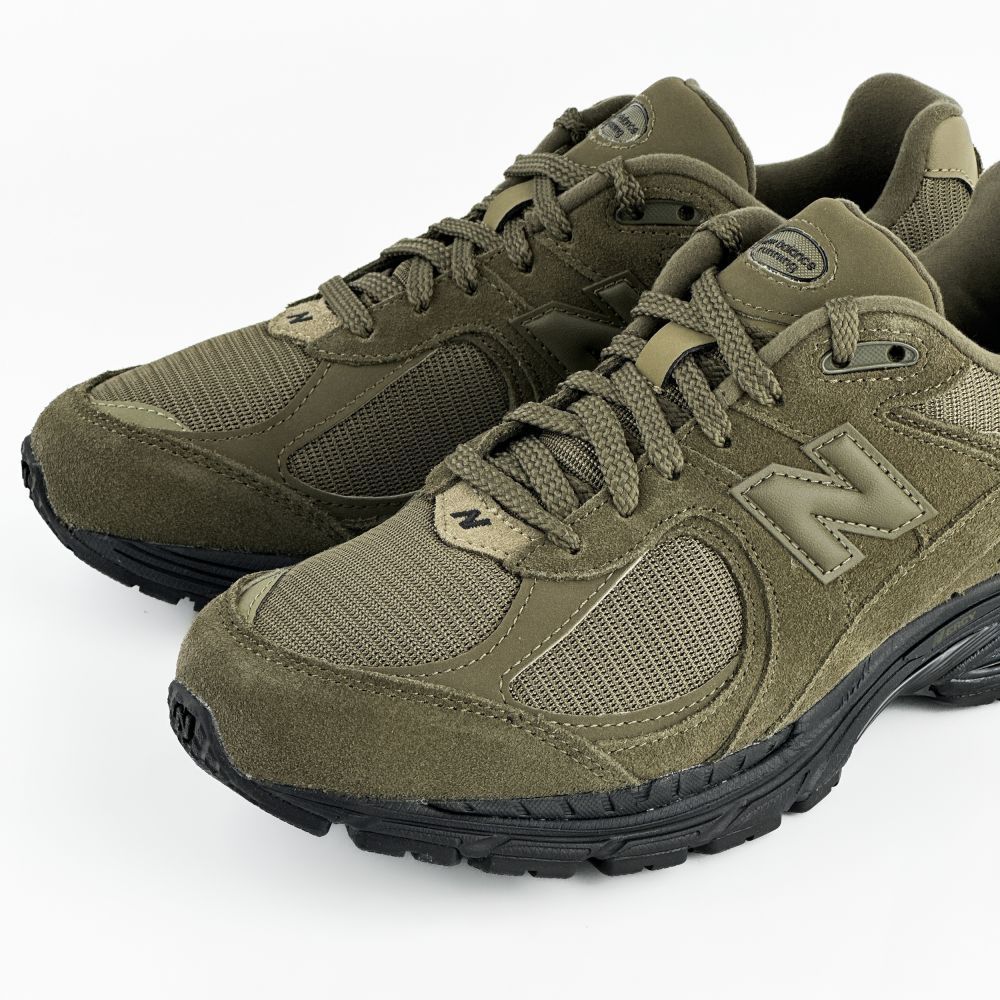 Кросівки NEW BALANCE 2002R купить