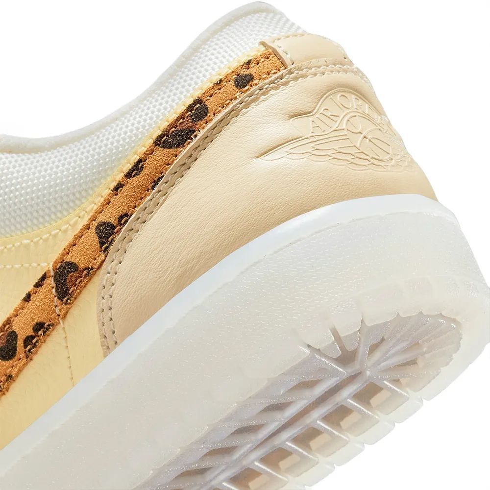 Кросівки Air Jordan 1 Low Snkrs Day Yellow/White Dn6998-700 42 купити