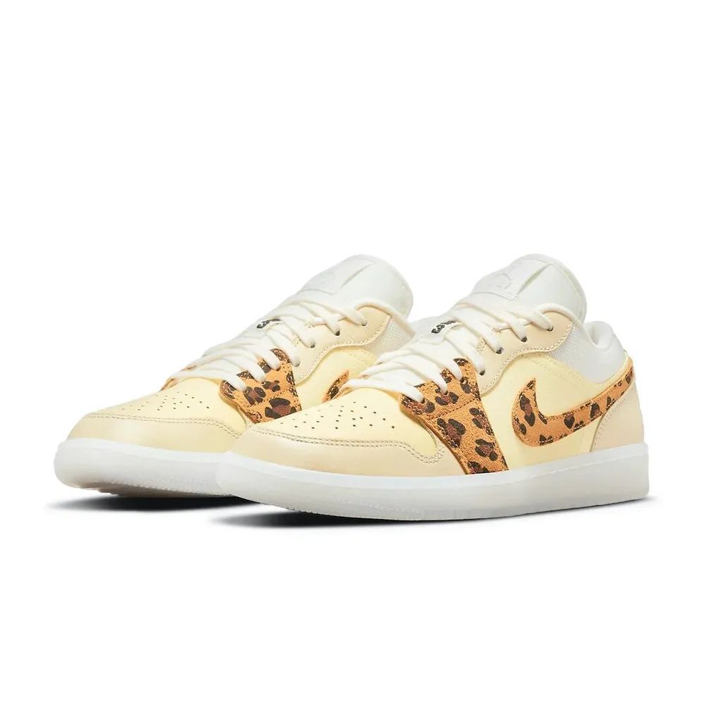 Кросівки Air Jordan 1 Low Snkrs Day Yellow/White Dn6998-700 42 купити