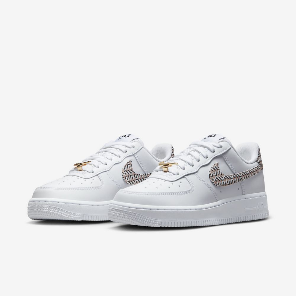 Кросівки Nike WMNS AIR FORCE 1 LX купити