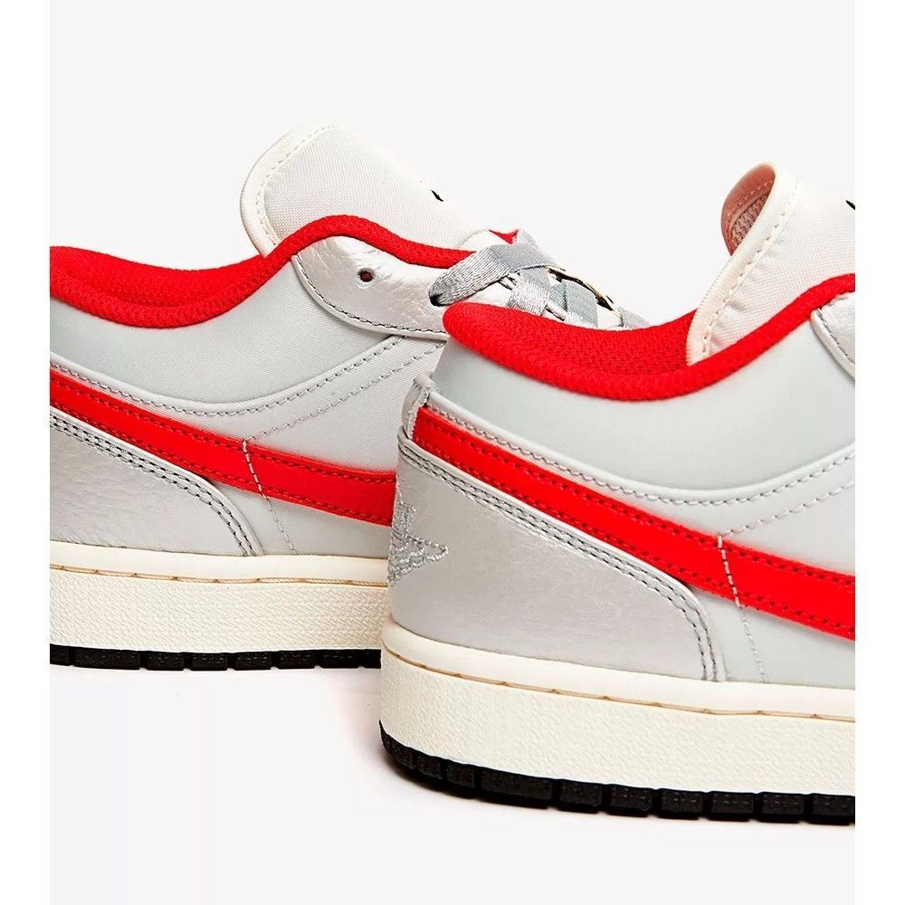 Кросівки JORDAN 1 LOW PRM SILVER купити