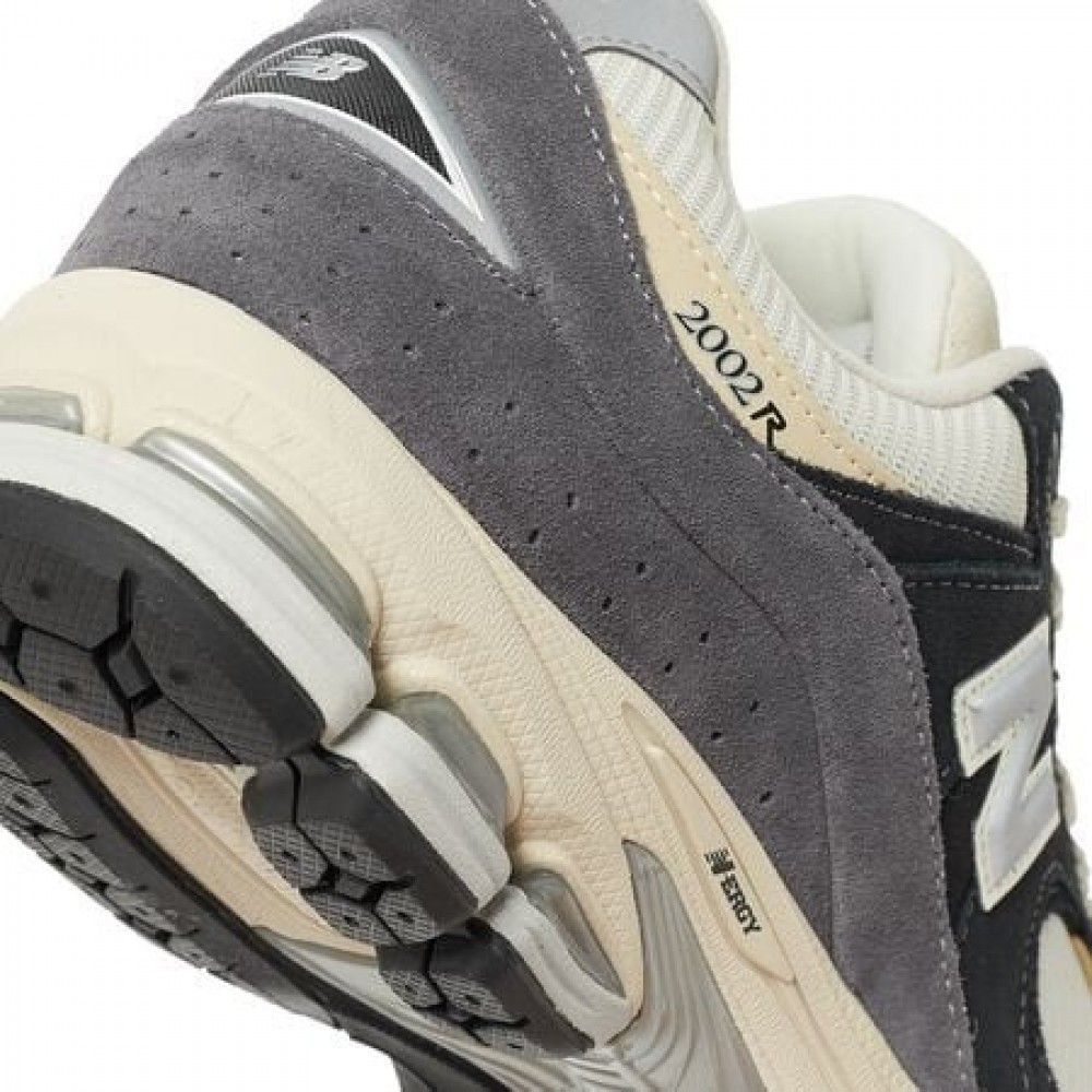 Кросівки New Balance 2002R купити