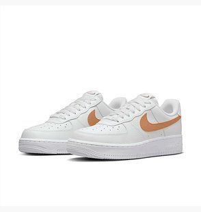 Кросівки Nike WMNS AIR FORCE 1 07 купити