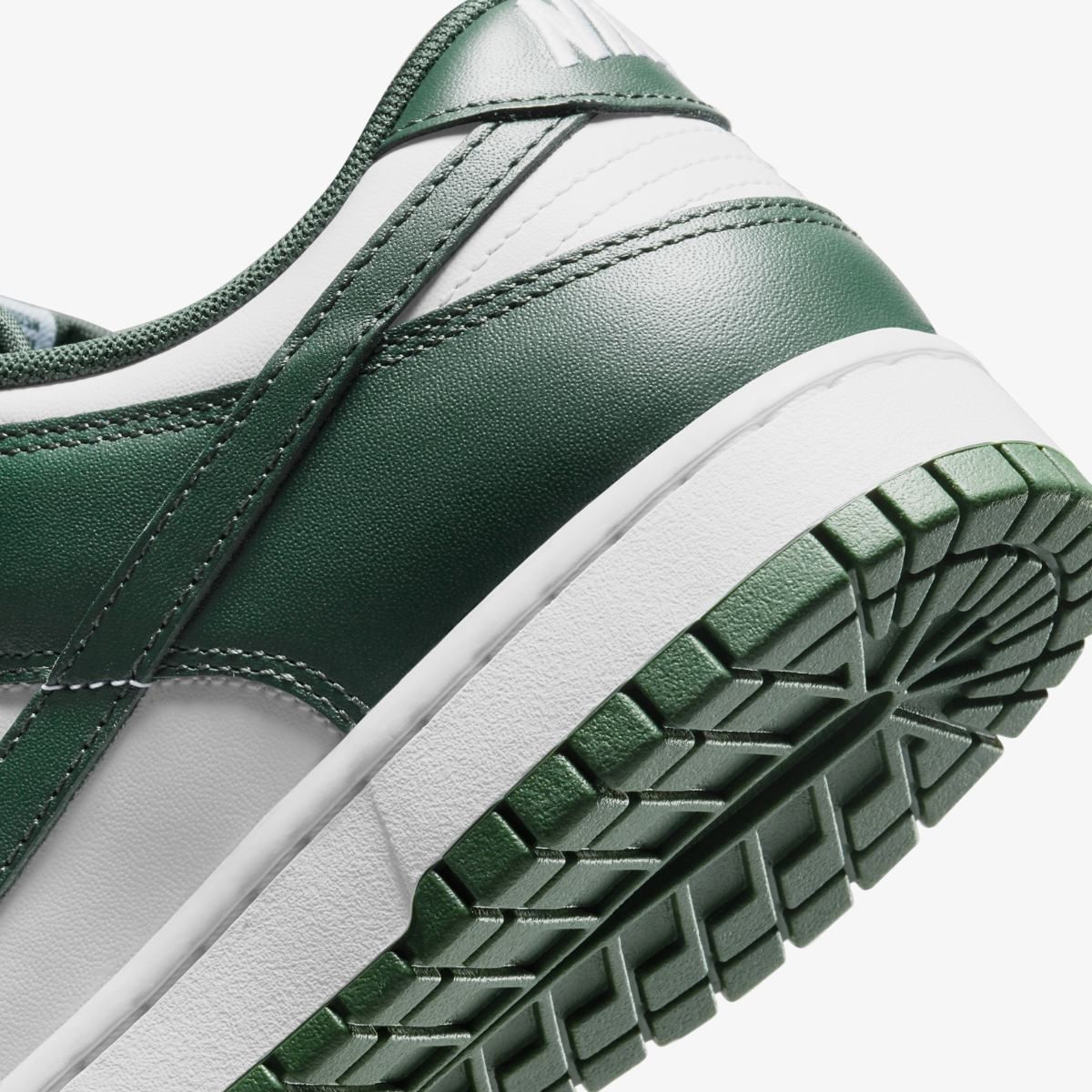 Кросівки NIKE DUNK LOW RETRO купити