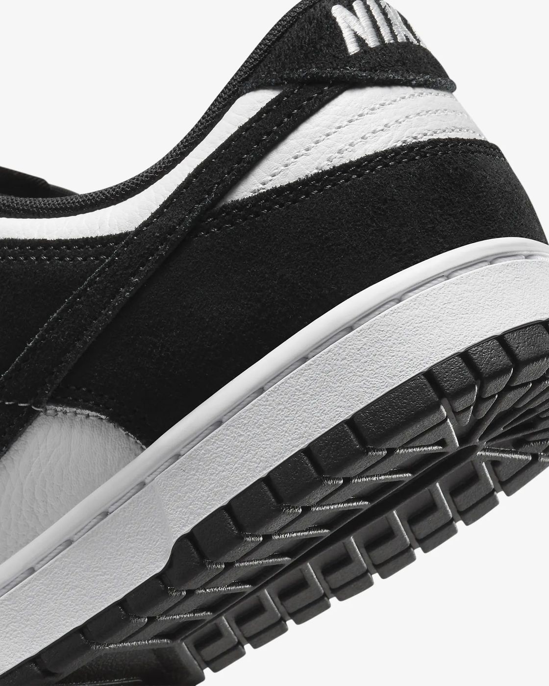 Кросівки Nike DULOW RETRO SE купить