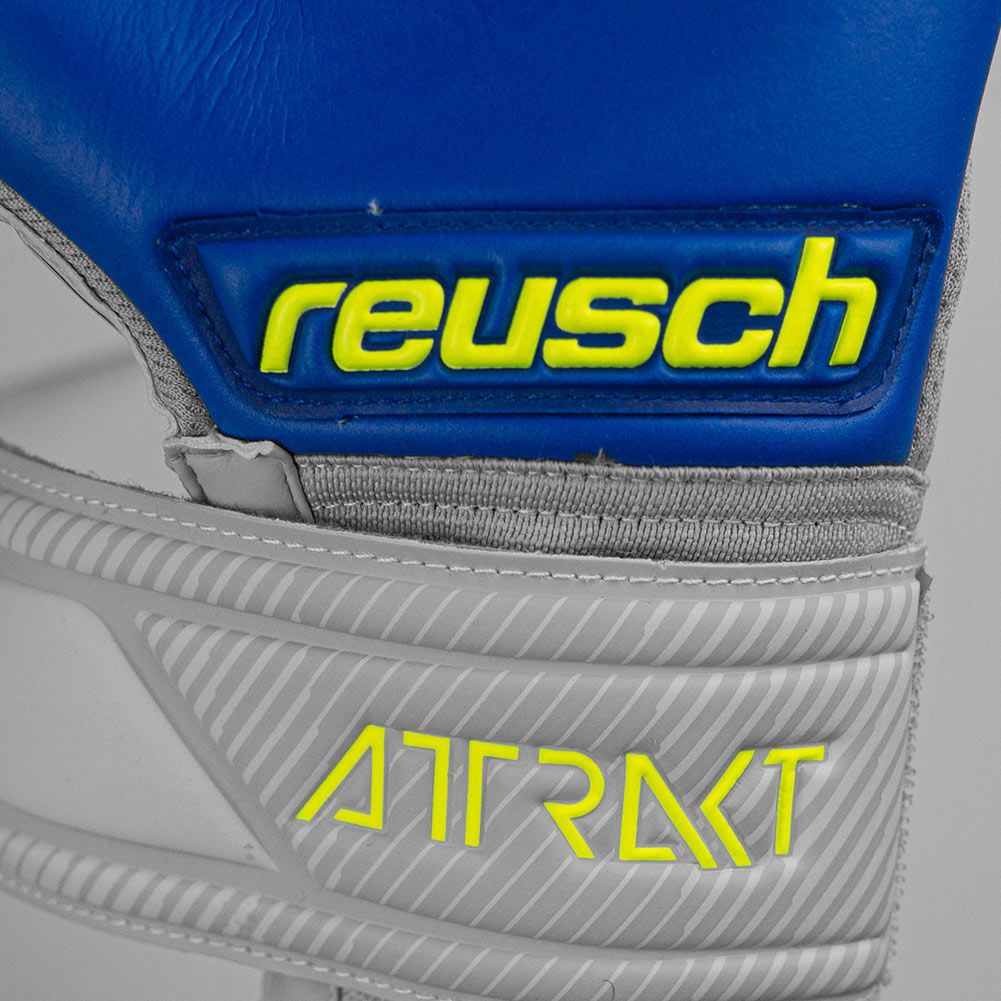 Вратарские перчатки Reusch Attrakt Grip Evolution купить