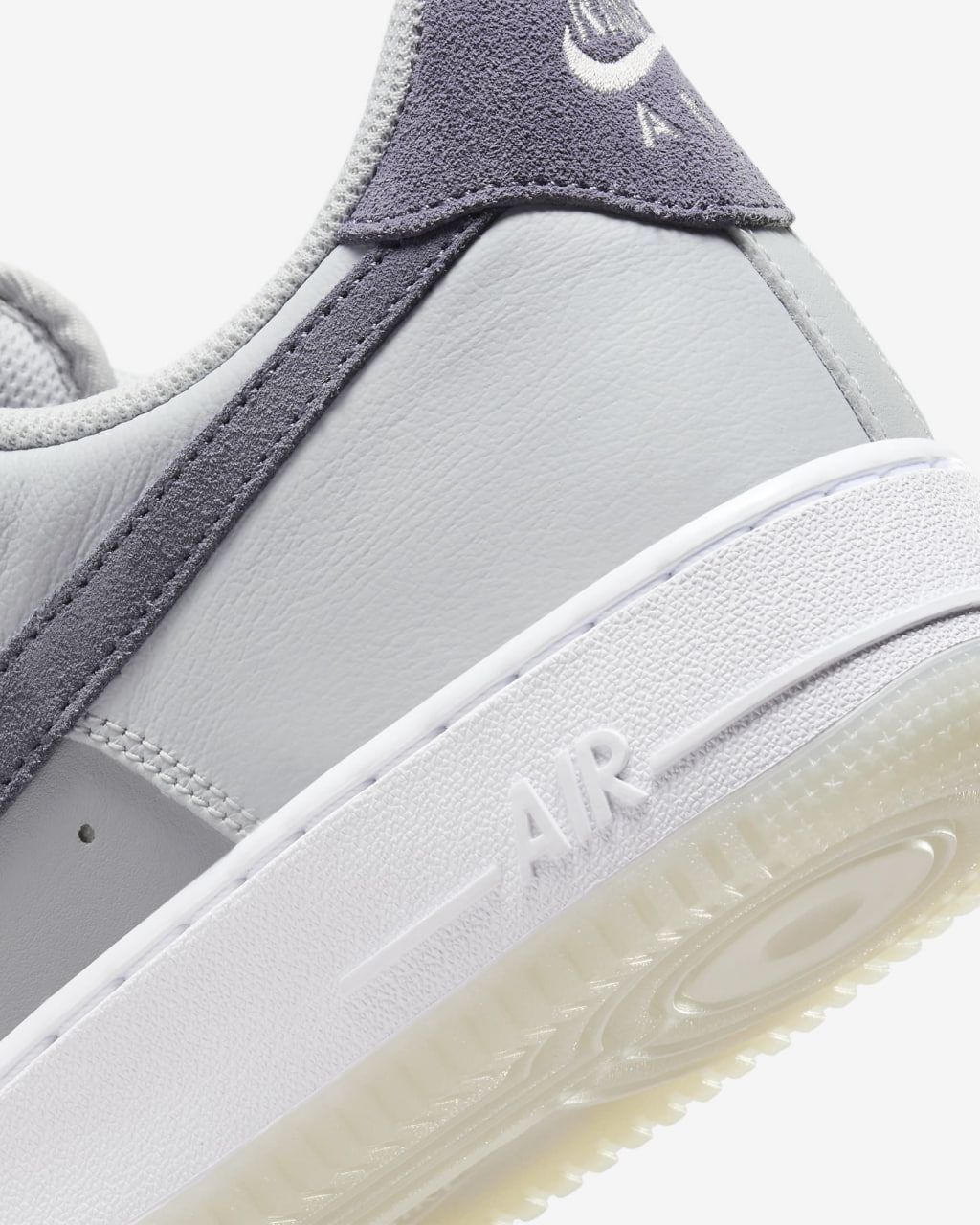 Кросівки Nike Air Force 1 07 LX Pure купити