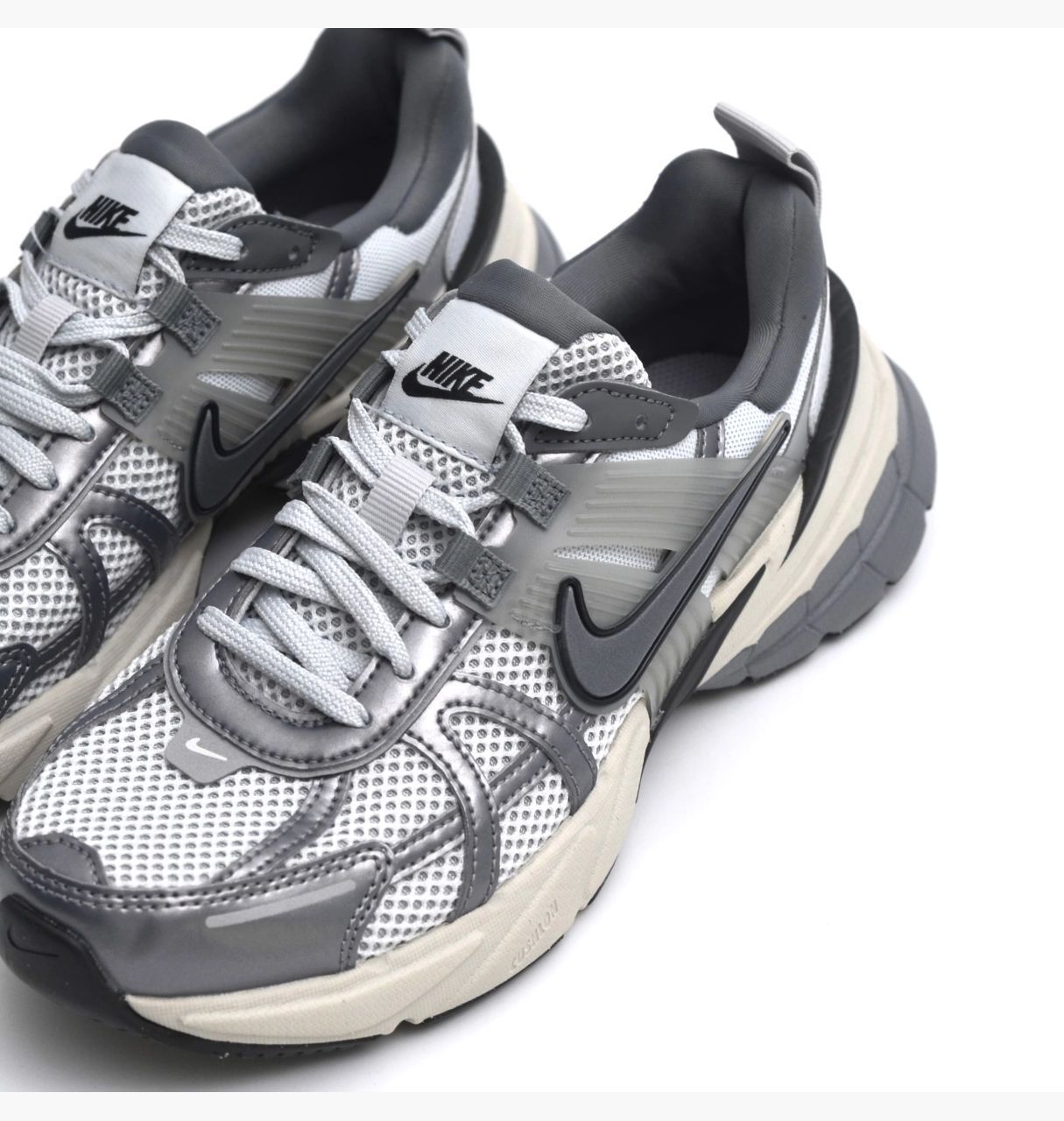 Кросівки Nike V2K Run купити