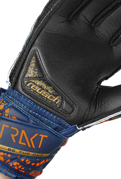 Вратарские перчатки Reusch Attrakt Silver Junior premium blue/gold/black купить
