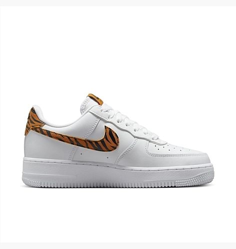 Кросівки Nike WMNS AIR FORCE 1 07 купити