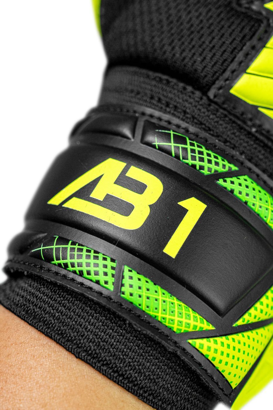 Вратарские перчатки Reusch Attrakt AB1 Silver Junior купить
