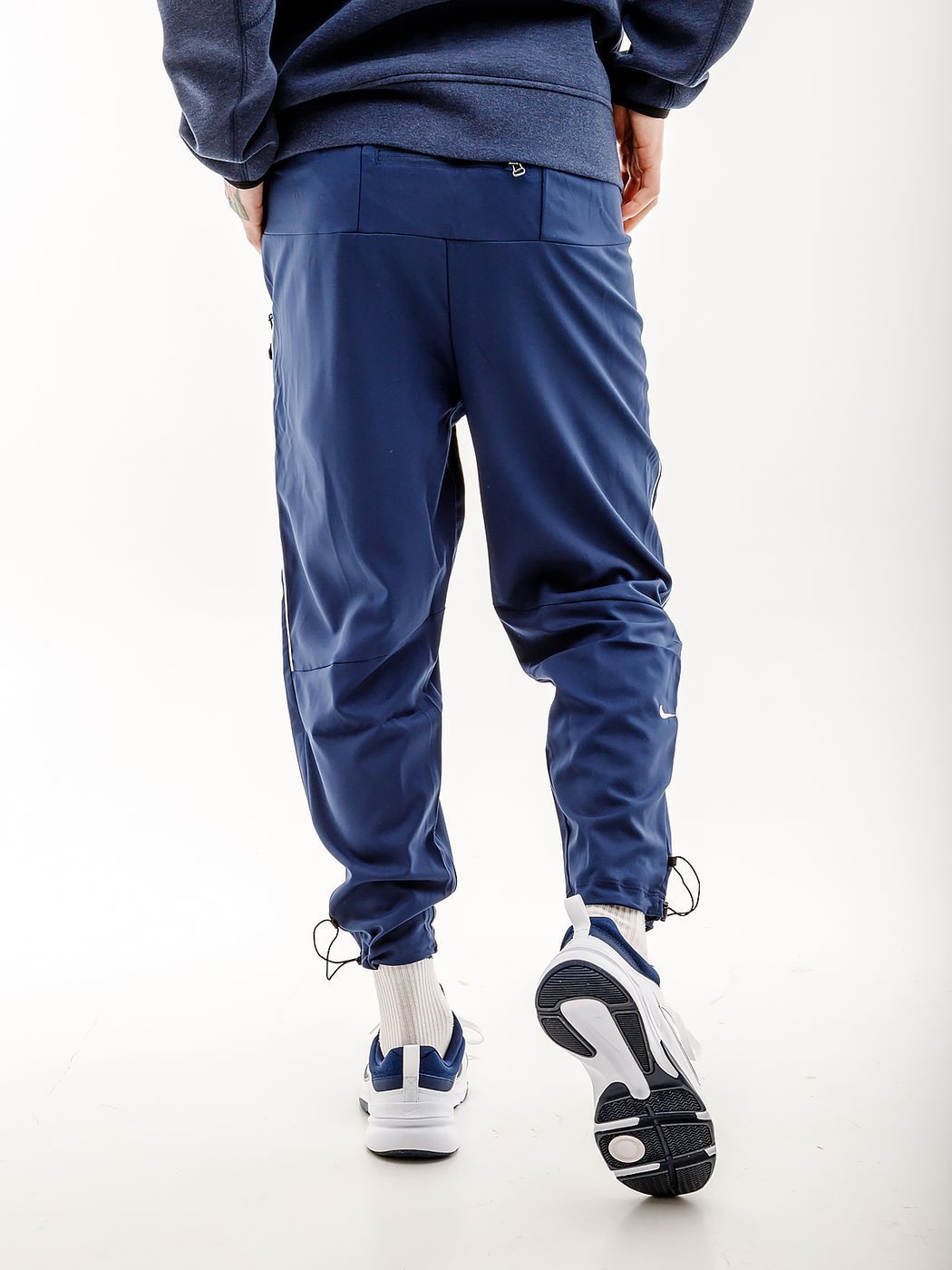 Штани Nike TRACK CLUB PANT купити