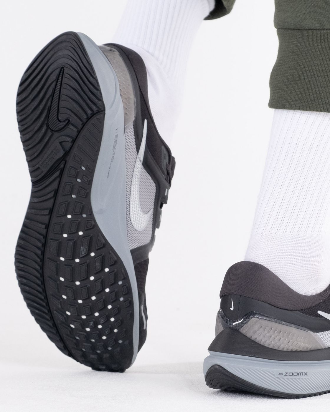 Мужские кроссовки Nike AIR ZOOM VOMERO 16 купить