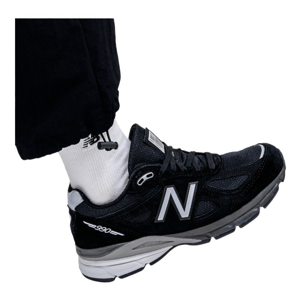 Кросівки New Balance 990V4 купити