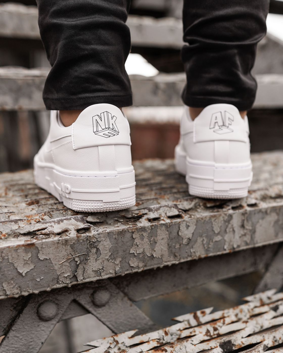 Кросівки Nike Air Force 1 Pixel купити