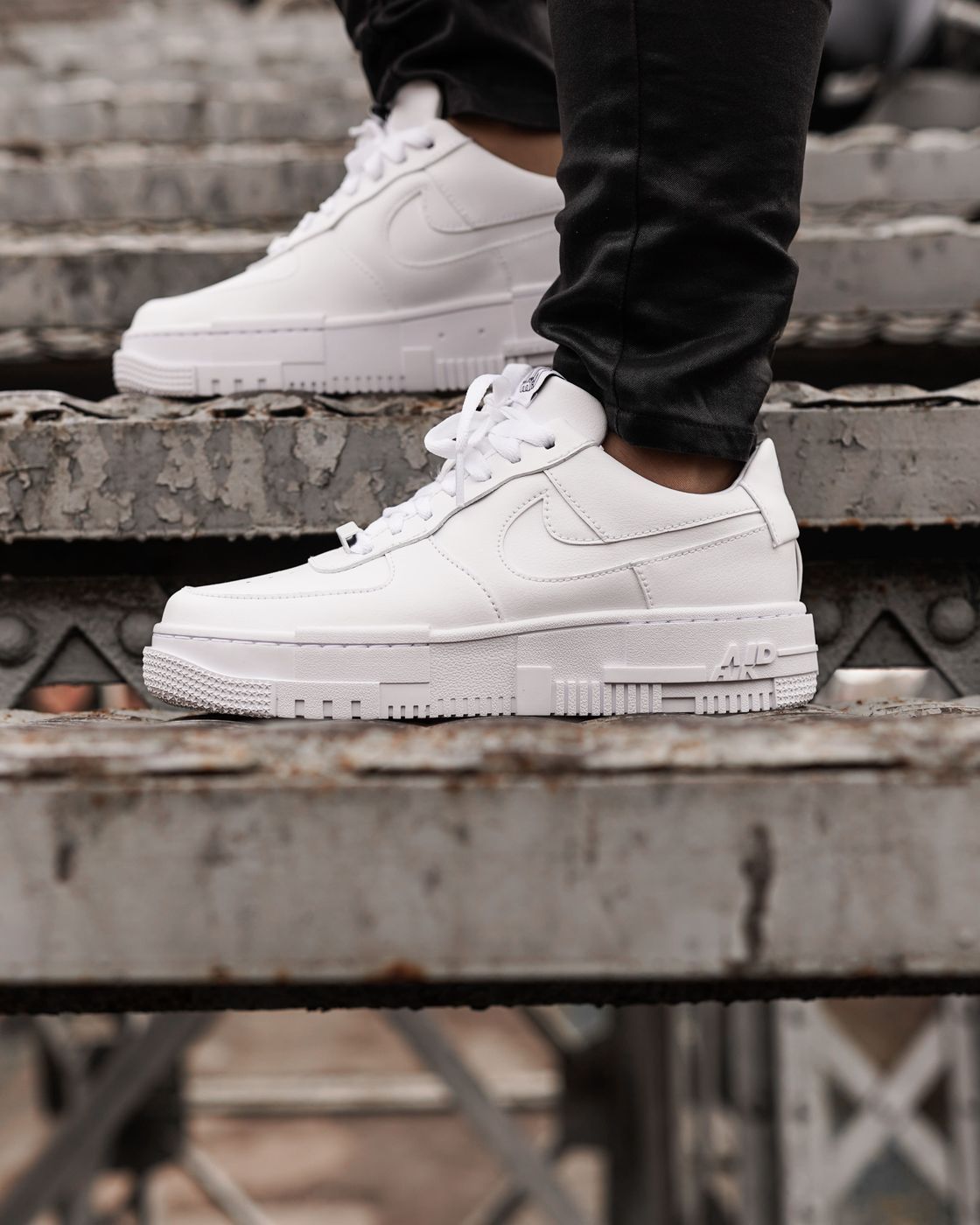 Кросівки Nike Air Force 1 Pixel купити