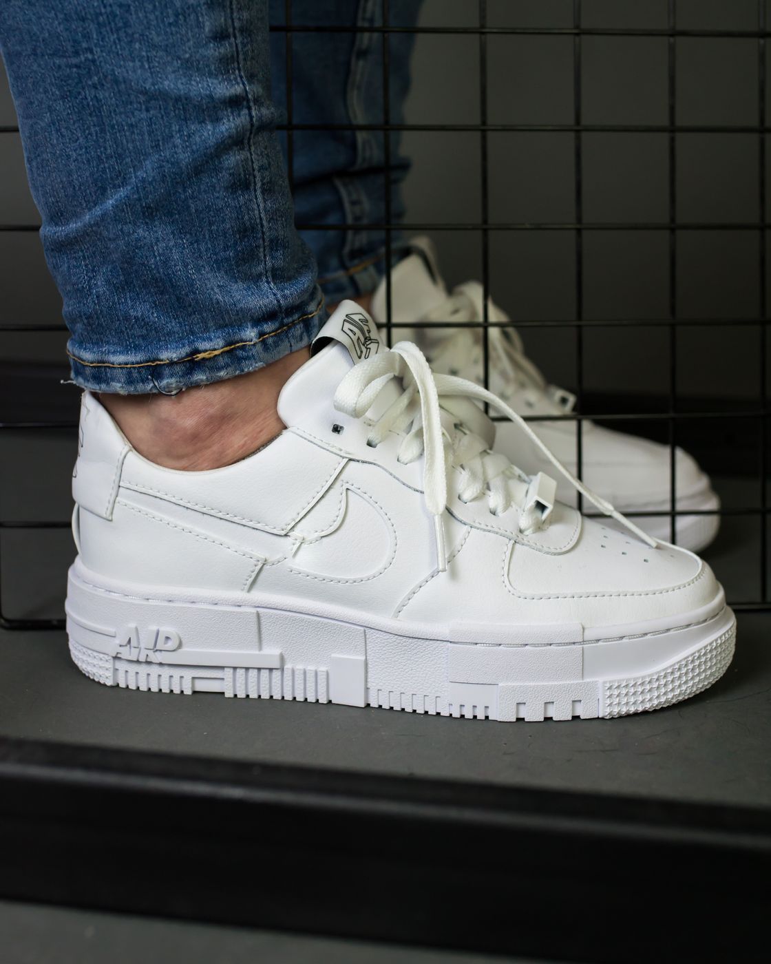 Кросівки Nike Air Force 1 Pixel купити