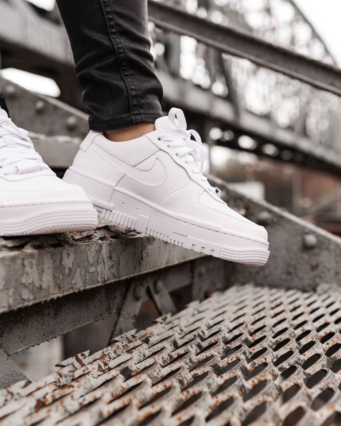 Кросівки Nike Air Force 1 Pixel купити