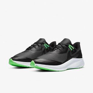 Кросівки NIKE QUEST 3 SHIELD купити