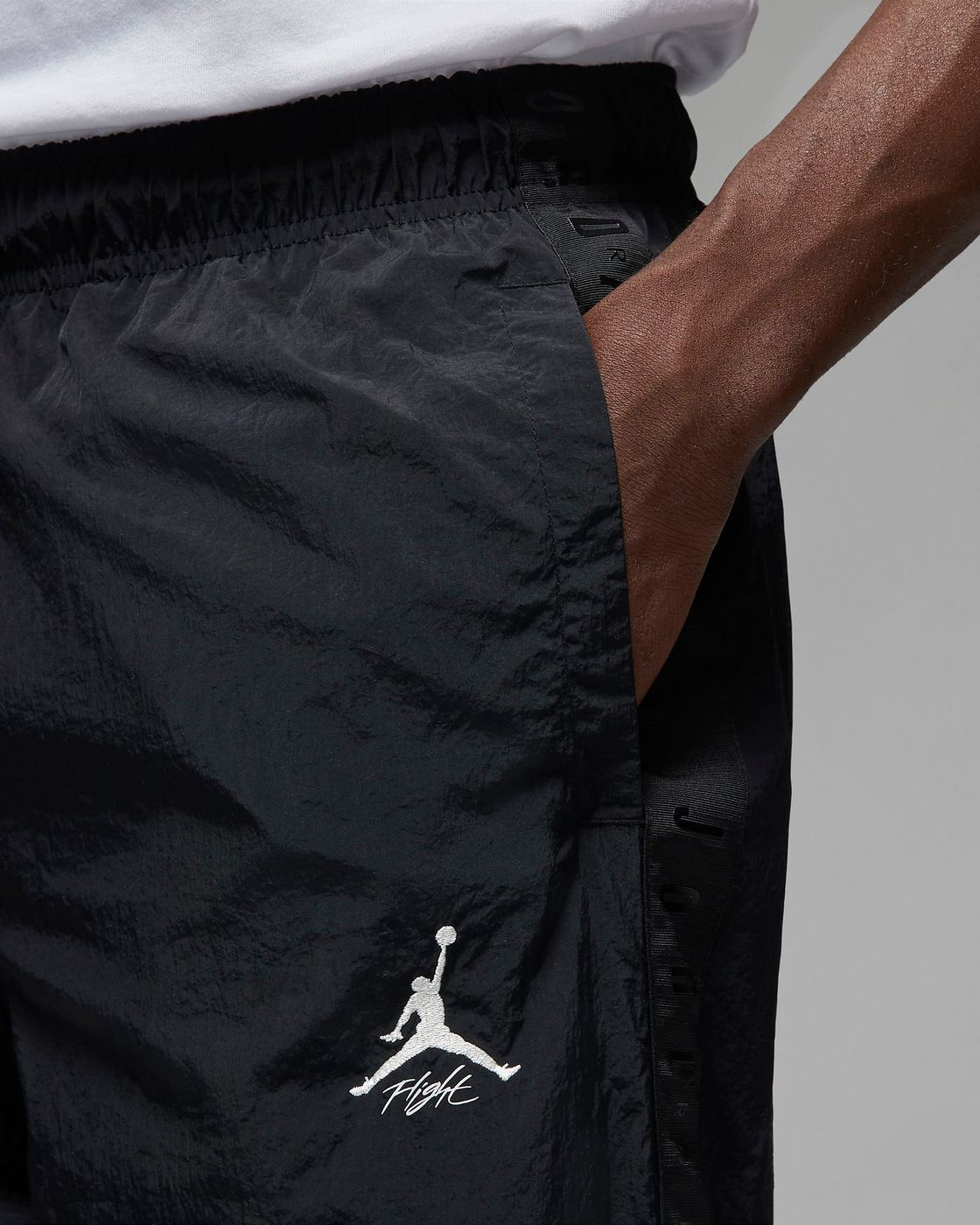 Штани чоловічі Jordan Essentials
Men's Warmup Pants (FB7292-010) купити