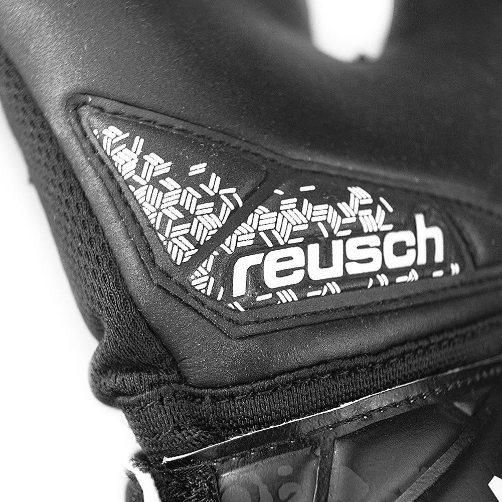 Воротарські рукавиці Reusch Attrakt Infinity NC Junior black купити