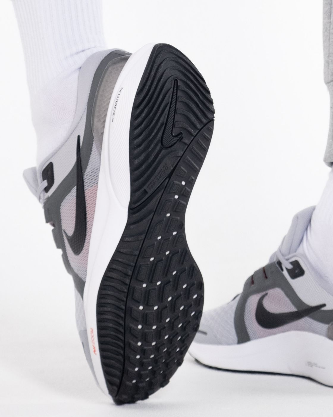 Чоловічі кросівки Nike AIR ZOOM VOMERO 16 купити