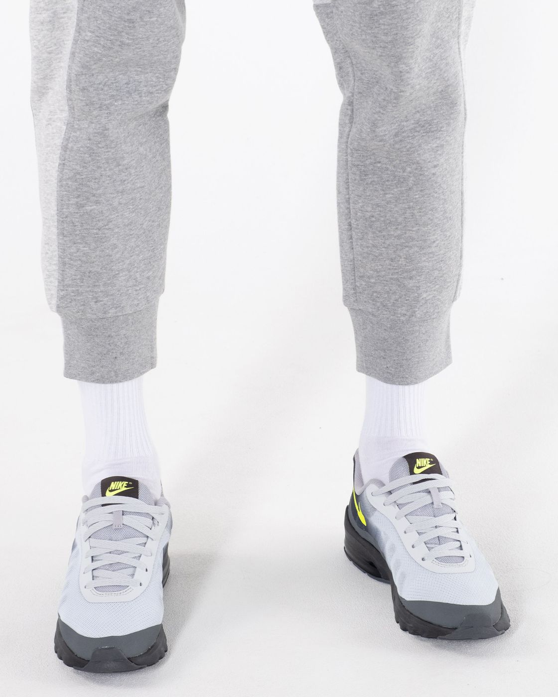 Мужские кроссовки Nike AIR MAX INVIGOR купить