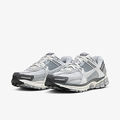 Кросівки Nike Wmns Zoom Vomero 5 "Pure Platinum / Metallic SIlver" купить