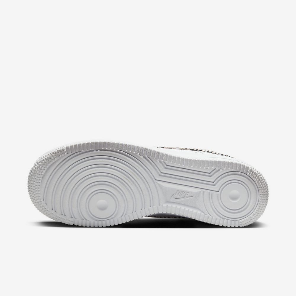 Кросівки Nike WMNS AIR FORCE 1 LX купити