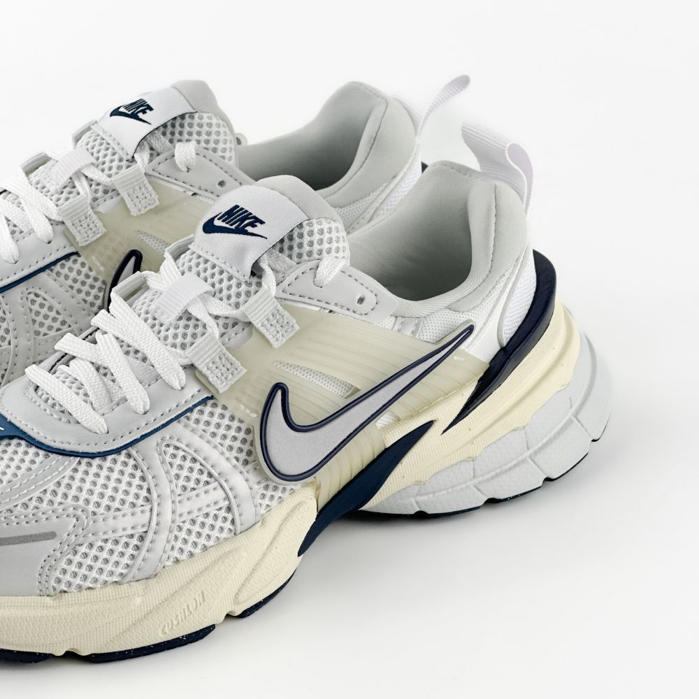 Кросівки Nike V2K Run White FD0736-102 36 купити