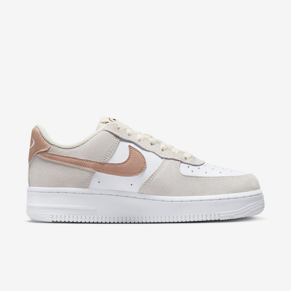 Кросівки Nike WMNS AIR FORCE 1 07 купить