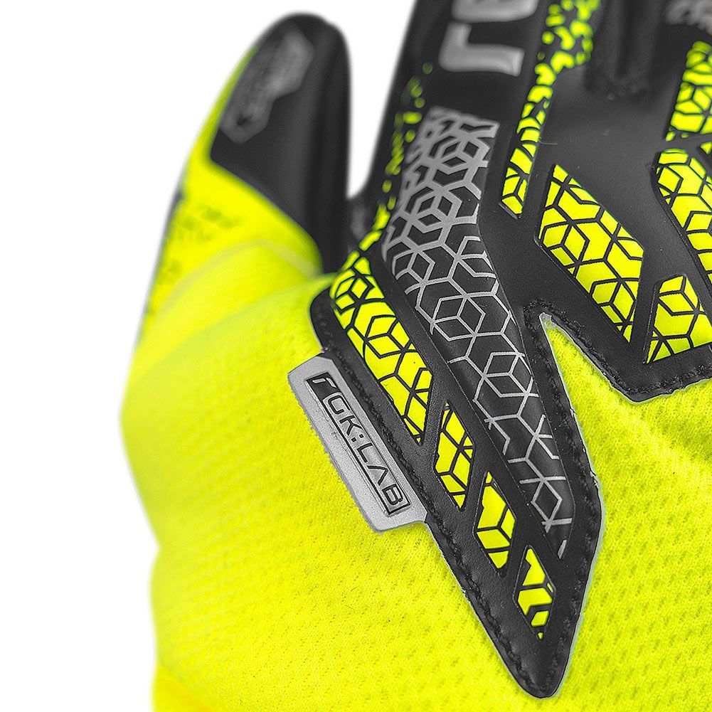 Вратарские перчатки Reusch Attrakt Silver  купить