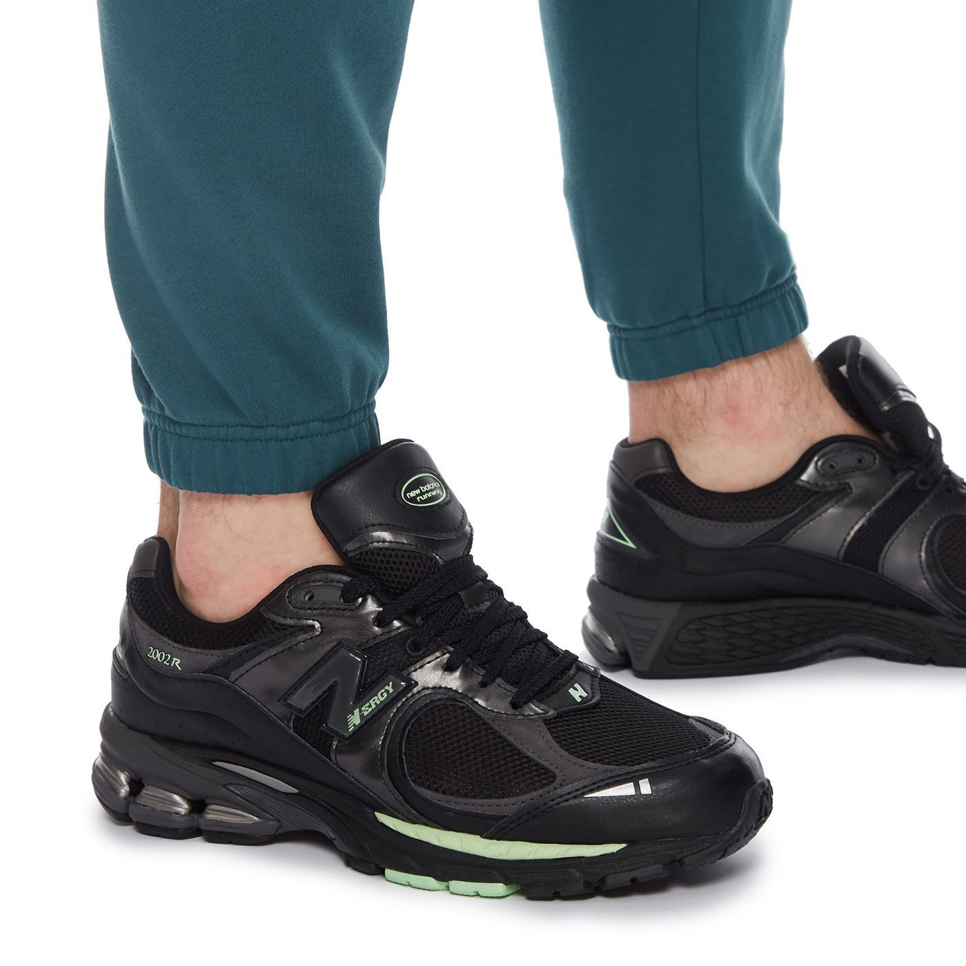Кросівки New Balance 2002R купити